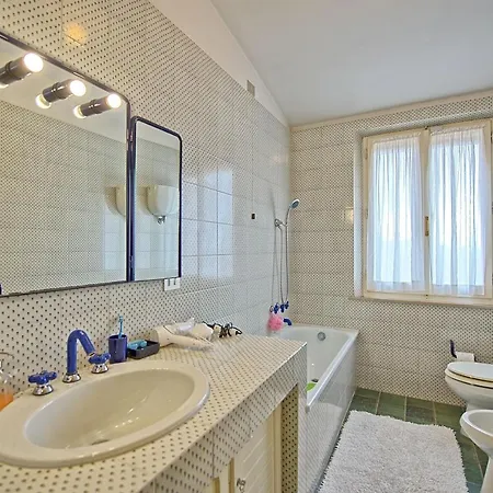 Sleeps 10 Pool Air Con Wifi