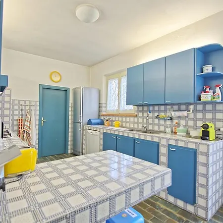 Sleeps 10 Pool Air Con Wifi